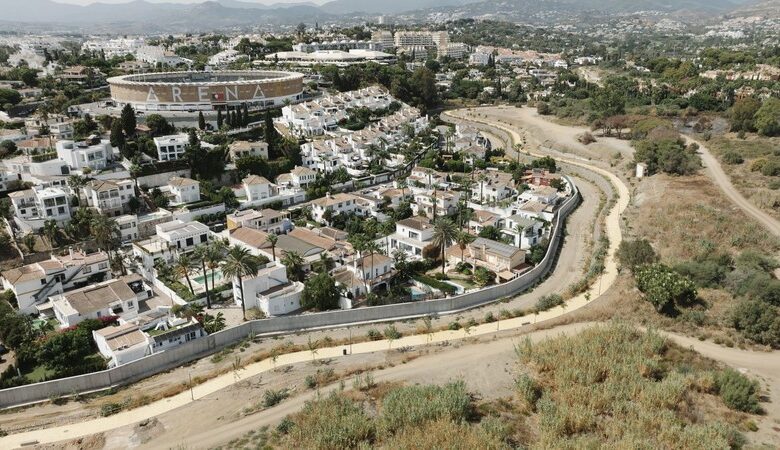 FOR SALE 🏡 Renovated Villa with Heated Pool, Walking Distance to Puerto Banús – Nueva Andalucía, Marbella 🇪🇸