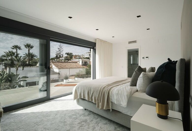 FOR SALE 🏡 Renovated Villa with Heated Pool, Walking Distance to Puerto Banús – Nueva Andalucía, Marbella 🇪🇸