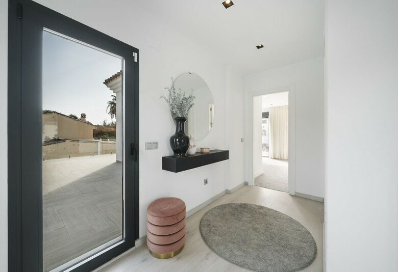 FOR SALE 🏡 Renovated Villa with Heated Pool, Walking Distance to Puerto Banús – Nueva Andalucía, Marbella 🇪🇸