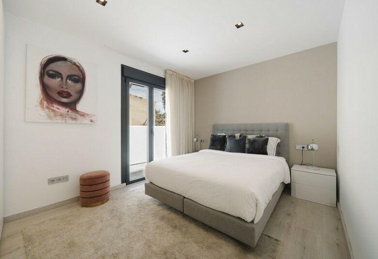 FOR SALE 🏡 Renovated Villa with Heated Pool, Walking Distance to Puerto Banús – Nueva Andalucía, Marbella 🇪🇸