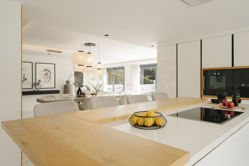 FOR SALE 🏡 Renovated Villa with Heated Pool, Walking Distance to Puerto Banús – Nueva Andalucía, Marbella 🇪🇸