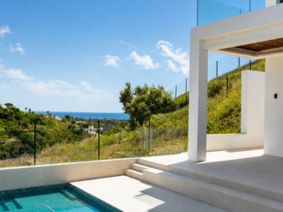 FOR SALE 🏡 Contemporary Designer Villa with Panoramic Sea Views – Elviria, Marbella East