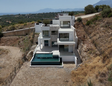 FOR SALE 🏡 Contemporary Designer Villa with Panoramic Sea Views – Elviria, Marbella East
