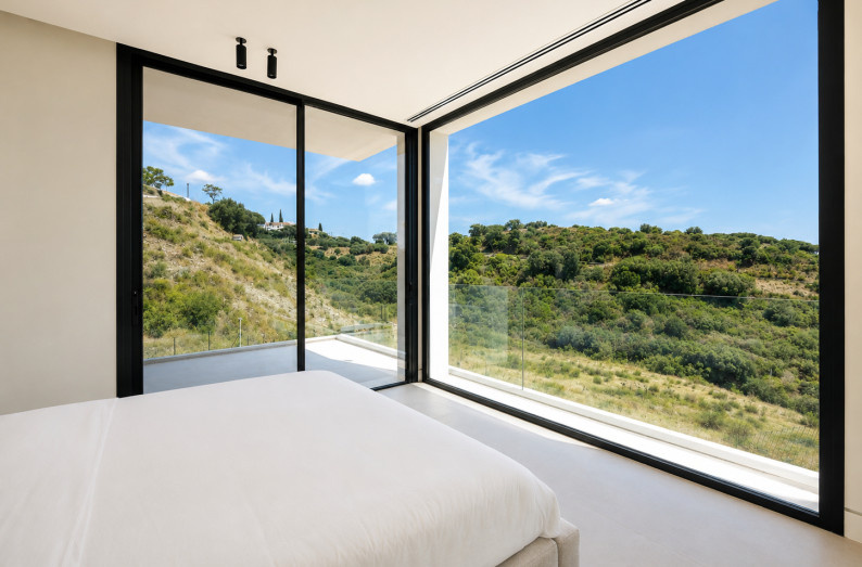 FOR SALE 🏡 Contemporary Designer Villa with Panoramic Sea Views – Elviria, Marbella East
