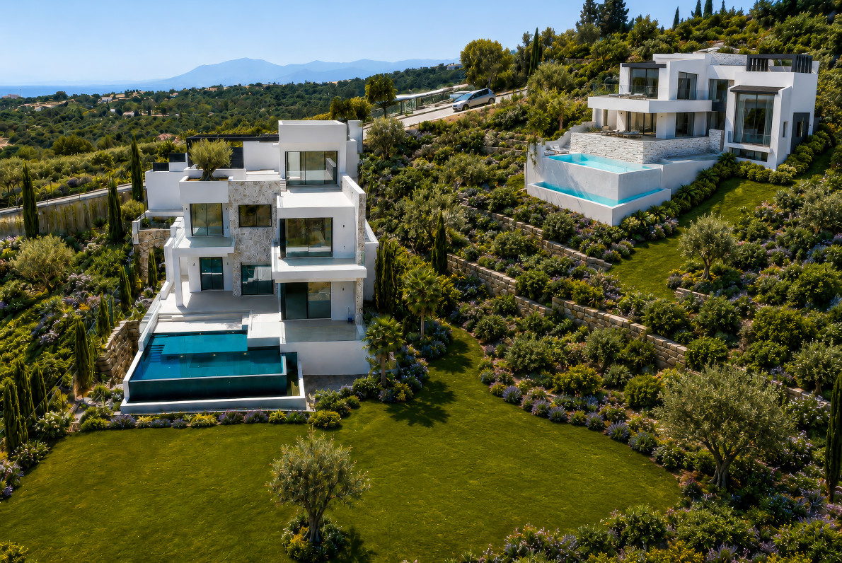 FOR SALE 🏡 Contemporary Designer Villa with Panoramic Sea Views – Elviria, Marbella East