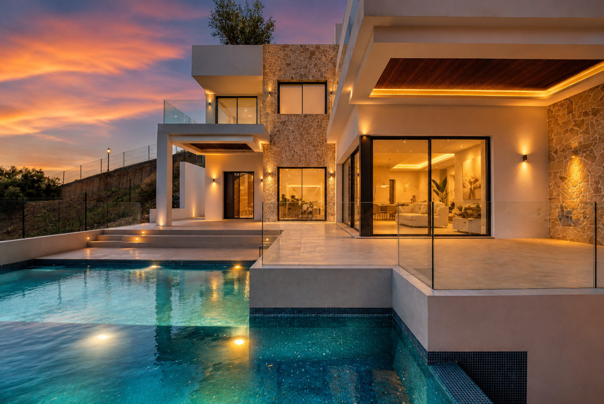 FOR SALE 🏡 Contemporary Designer Villa with Panoramic Sea Views – Elviria, Marbella East