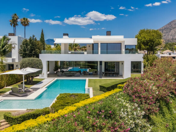 FOR SALE 🏡 Contemporary 5-Bedroom Villa with Panoramic Sea Views – Las Lomas del Marbella Club, Golden Mile, Marbella 🇪🇸