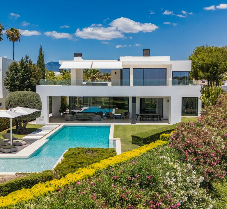 FOR SALE 🏡 Contemporary 5-Bedroom Villa with Panoramic Sea Views – Las Lomas del Marbella Club, Golden Mile, Marbella 🇪🇸