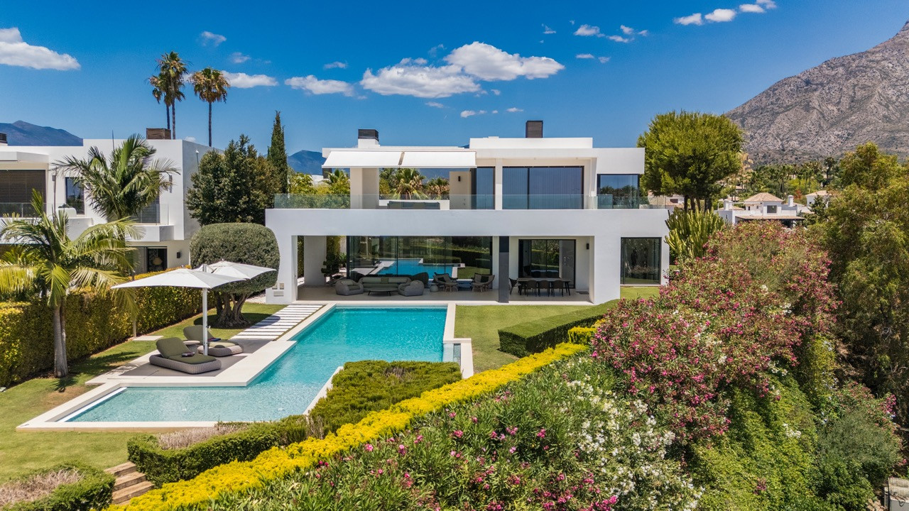 FOR SALE 🏡 Contemporary 5-Bedroom Villa with Panoramic Sea Views – Las Lomas del Marbella Club, Golden Mile, Marbella 🇪🇸