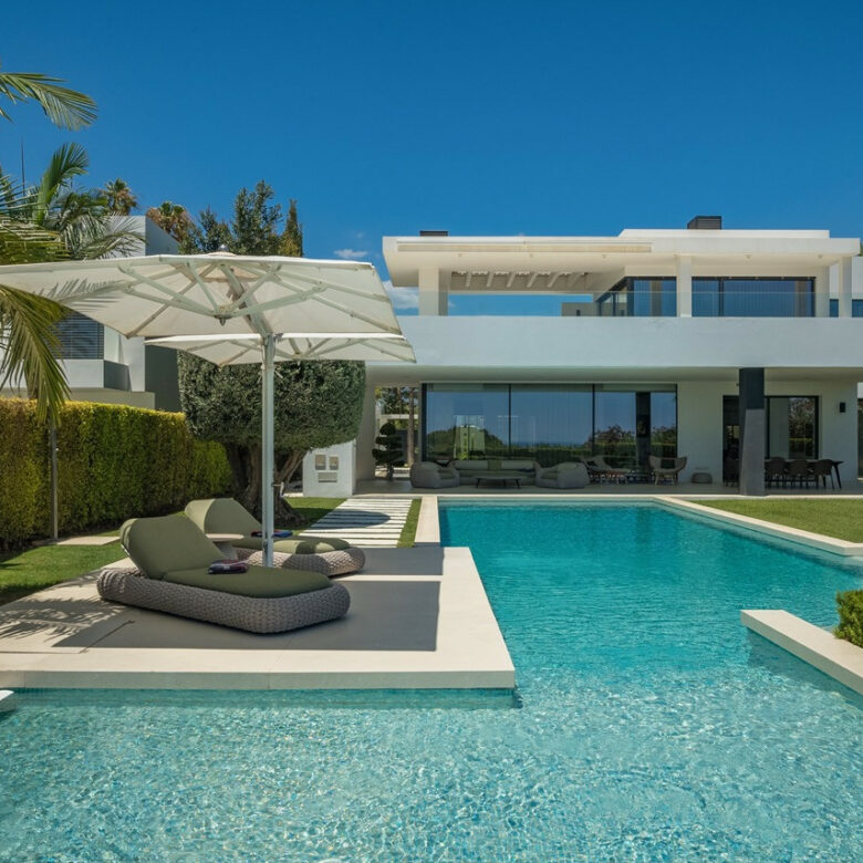 FOR SALE 🏡 Contemporary 5-Bedroom Villa with Panoramic Sea Views – Las Lomas del Marbella Club, Golden Mile, Marbella 🇪🇸