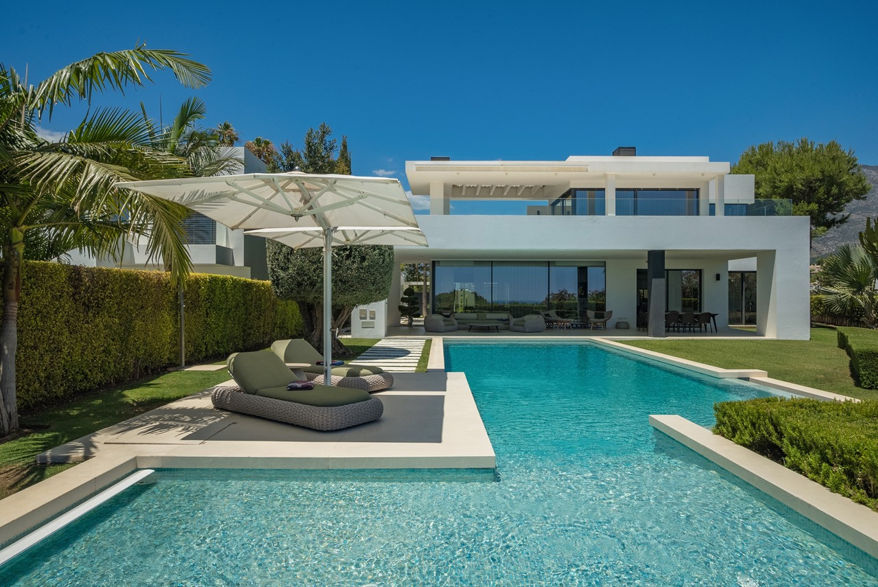 FOR SALE 🏡 Contemporary 5-Bedroom Villa with Panoramic Sea Views – Las Lomas del Marbella Club, Golden Mile, Marbella 🇪🇸