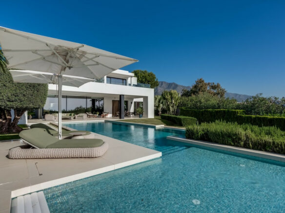 FOR SALE 🏡 Contemporary 5-Bedroom Villa with Panoramic Sea Views – Las Lomas del Marbella Club, Golden Mile, Marbella 🇪🇸