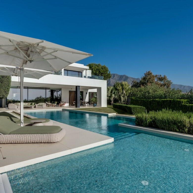 FOR SALE 🏡 Contemporary 5-Bedroom Villa with Panoramic Sea Views – Las Lomas del Marbella Club, Golden Mile, Marbella 🇪🇸