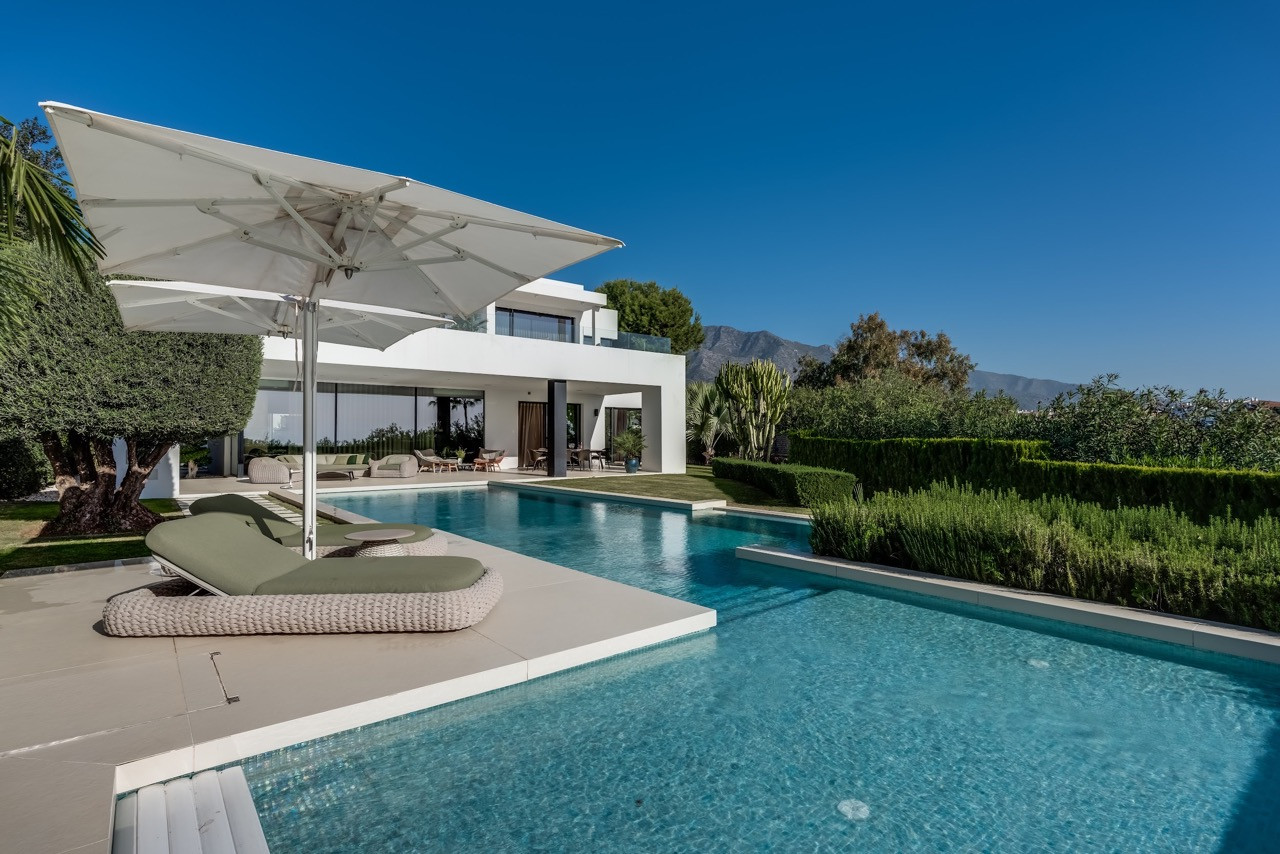 FOR SALE 🏡 Contemporary 5-Bedroom Villa with Panoramic Sea Views – Las Lomas del Marbella Club, Golden Mile, Marbella 🇪🇸