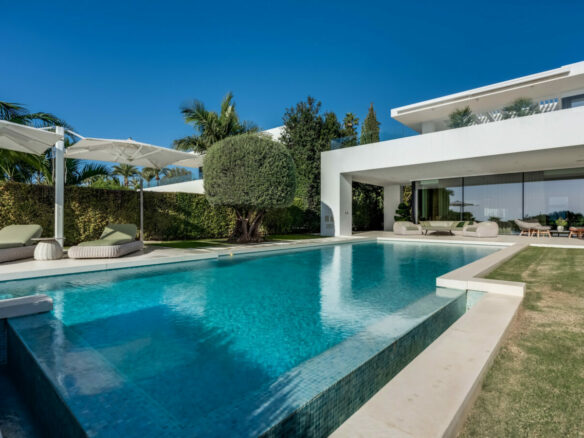 FOR SALE 🏡 Contemporary 5-Bedroom Villa with Panoramic Sea Views – Las Lomas del Marbella Club, Golden Mile, Marbella 🇪🇸