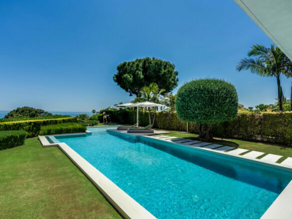 FOR SALE 🏡 Contemporary 5-Bedroom Villa with Panoramic Sea Views – Las Lomas del Marbella Club, Golden Mile, Marbella 🇪🇸