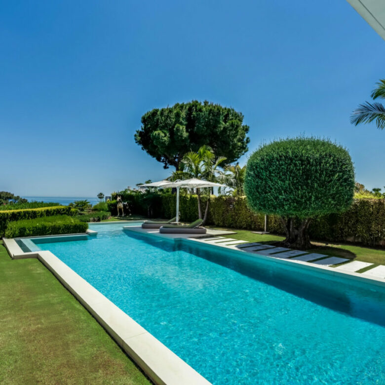 FOR SALE 🏡 Contemporary 5-Bedroom Villa with Panoramic Sea Views – Las Lomas del Marbella Club, Golden Mile, Marbella 🇪🇸