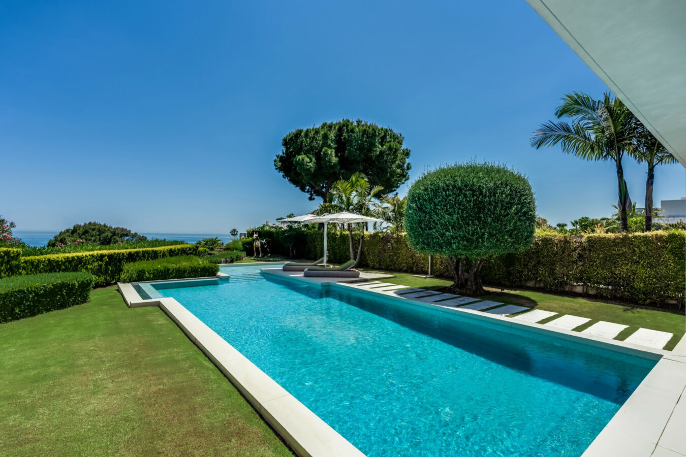FOR SALE 🏡 Contemporary 5-Bedroom Villa with Panoramic Sea Views – Las Lomas del Marbella Club, Golden Mile, Marbella 🇪🇸