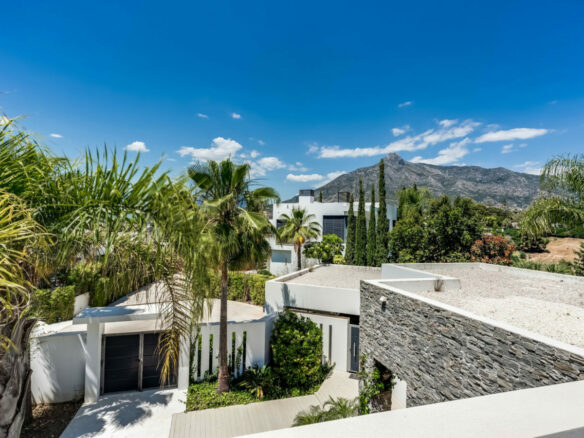 FOR SALE 🏡 Contemporary 5-Bedroom Villa with Panoramic Sea Views – Las Lomas del Marbella Club, Golden Mile, Marbella 🇪🇸