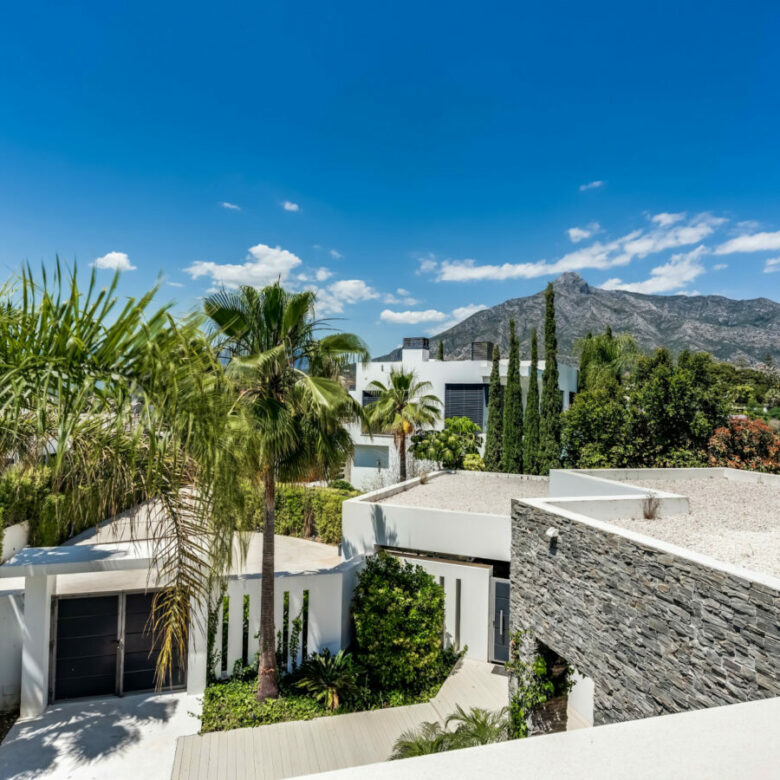 FOR SALE 🏡 Contemporary 5-Bedroom Villa with Panoramic Sea Views – Las Lomas del Marbella Club, Golden Mile, Marbella 🇪🇸
