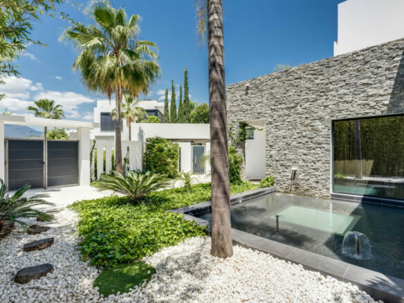 FOR SALE 🏡 Contemporary 5-Bedroom Villa with Panoramic Sea Views – Las Lomas del Marbella Club, Golden Mile, Marbella 🇪🇸