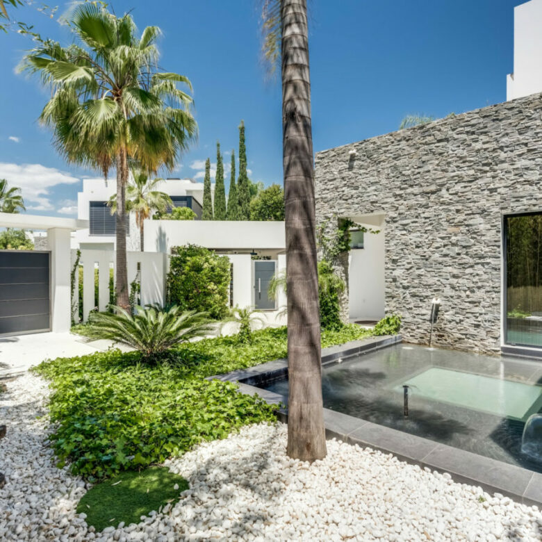 FOR SALE 🏡 Contemporary 5-Bedroom Villa with Panoramic Sea Views – Las Lomas del Marbella Club, Golden Mile, Marbella 🇪🇸
