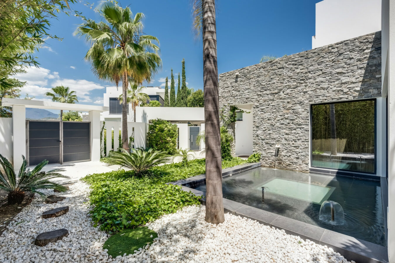 FOR SALE 🏡 Contemporary 5-Bedroom Villa with Panoramic Sea Views – Las Lomas del Marbella Club, Golden Mile, Marbella 🇪🇸