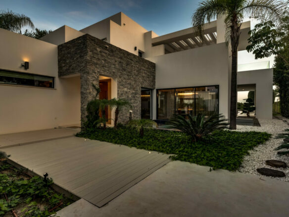 FOR SALE 🏡 Contemporary 5-Bedroom Villa with Panoramic Sea Views – Las Lomas del Marbella Club, Golden Mile, Marbella 🇪🇸