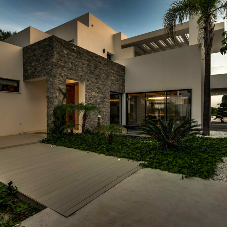 FOR SALE 🏡 Contemporary 5-Bedroom Villa with Panoramic Sea Views – Las Lomas del Marbella Club, Golden Mile, Marbella 🇪🇸