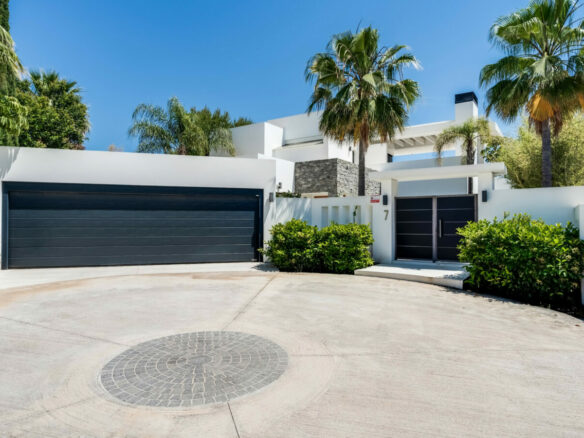 FOR SALE 🏡 Contemporary 5-Bedroom Villa with Panoramic Sea Views – Las Lomas del Marbella Club, Golden Mile, Marbella 🇪🇸