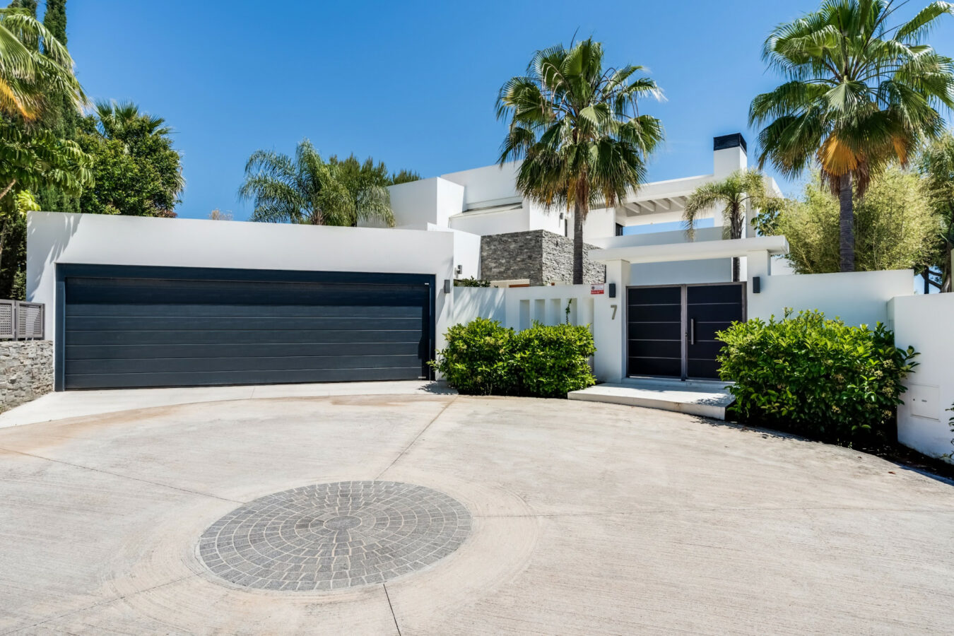 FOR SALE 🏡 Contemporary 5-Bedroom Villa with Panoramic Sea Views – Las Lomas del Marbella Club, Golden Mile, Marbella 🇪🇸