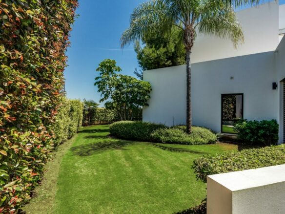 FOR SALE 🏡 Contemporary 5-Bedroom Villa with Panoramic Sea Views – Las Lomas del Marbella Club, Golden Mile, Marbella 🇪🇸