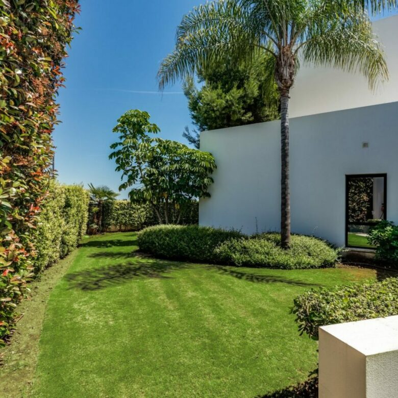 FOR SALE 🏡 Contemporary 5-Bedroom Villa with Panoramic Sea Views – Las Lomas del Marbella Club, Golden Mile, Marbella 🇪🇸