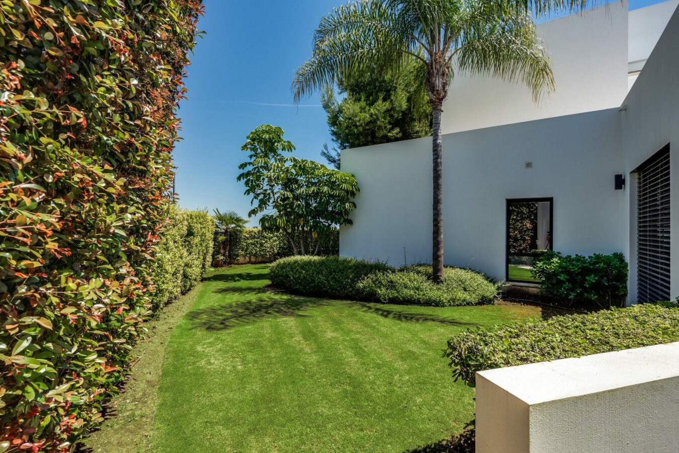 FOR SALE 🏡 Contemporary 5-Bedroom Villa with Panoramic Sea Views – Las Lomas del Marbella Club, Golden Mile, Marbella 🇪🇸