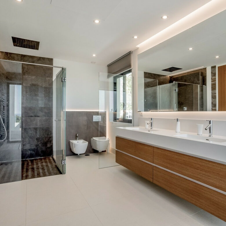 FOR SALE 🏡 Contemporary 5-Bedroom Villa with Panoramic Sea Views – Las Lomas del Marbella Club, Golden Mile, Marbella 🇪🇸
