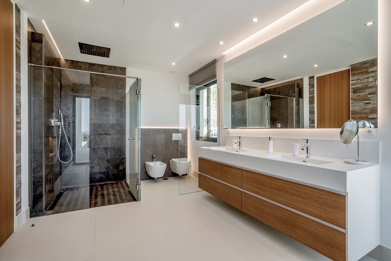 FOR SALE 🏡 Contemporary 5-Bedroom Villa with Panoramic Sea Views – Las Lomas del Marbella Club, Golden Mile, Marbella 🇪🇸