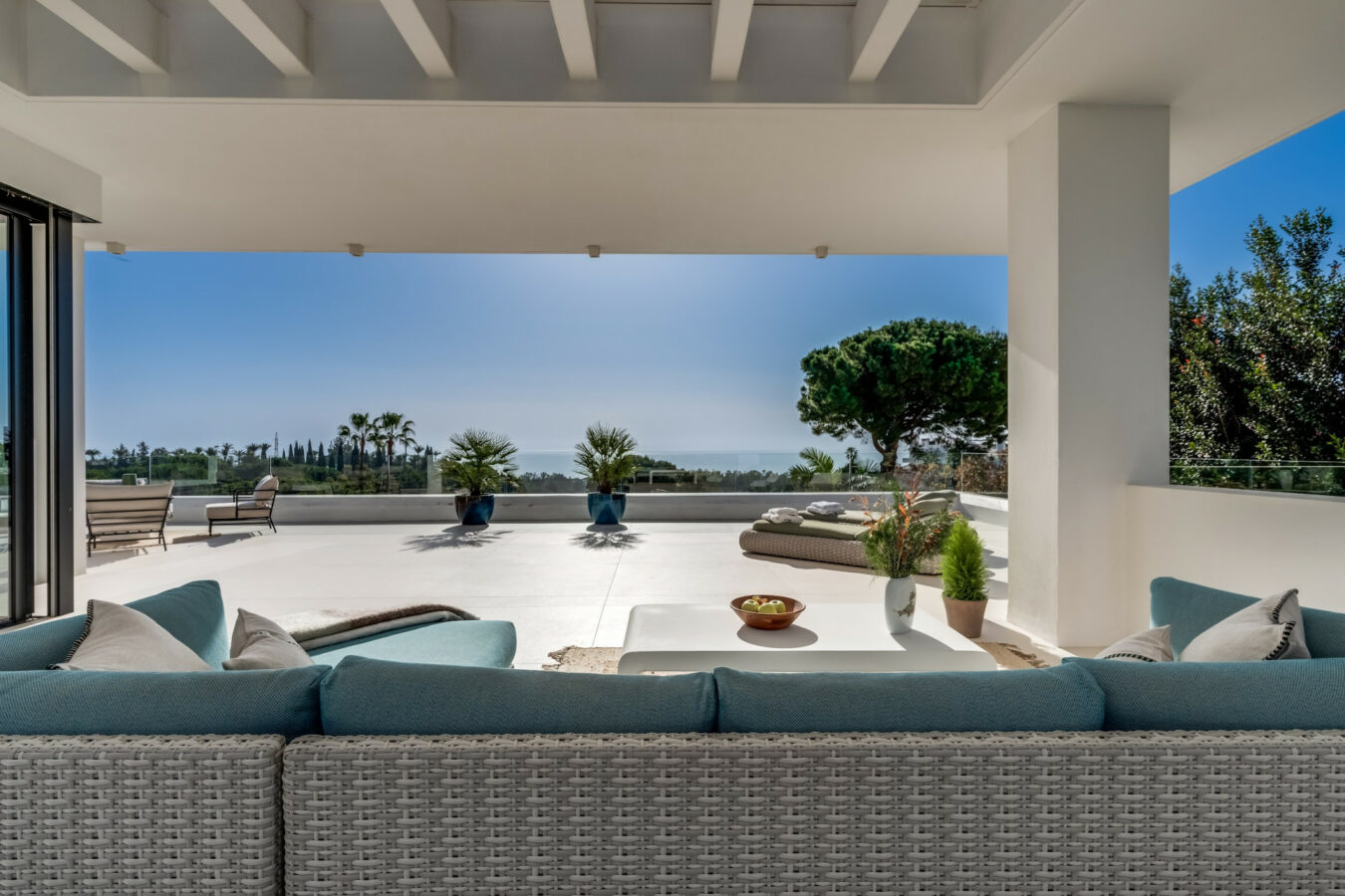 FOR SALE 🏡 Contemporary 5-Bedroom Villa with Panoramic Sea Views – Las Lomas del Marbella Club, Golden Mile, Marbella 🇪🇸