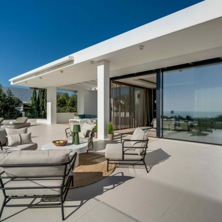 FOR SALE 🏡 Contemporary 5-Bedroom Villa with Panoramic Sea Views – Las Lomas del Marbella Club, Golden Mile, Marbella 🇪🇸