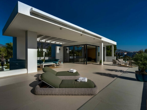 FOR SALE 🏡 Contemporary 5-Bedroom Villa with Panoramic Sea Views – Las Lomas del Marbella Club, Golden Mile, Marbella 🇪🇸