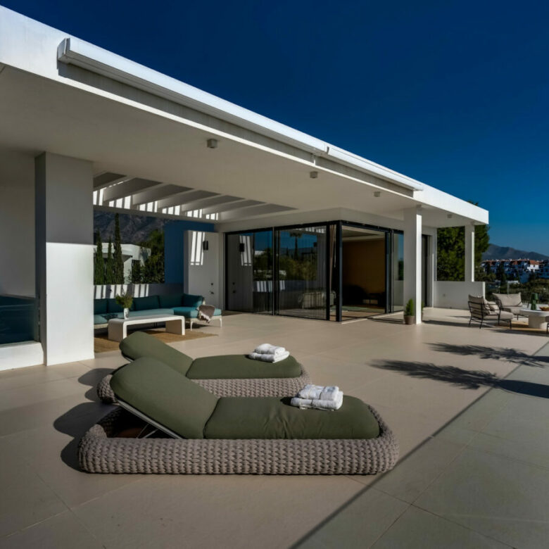FOR SALE 🏡 Contemporary 5-Bedroom Villa with Panoramic Sea Views – Las Lomas del Marbella Club, Golden Mile, Marbella 🇪🇸