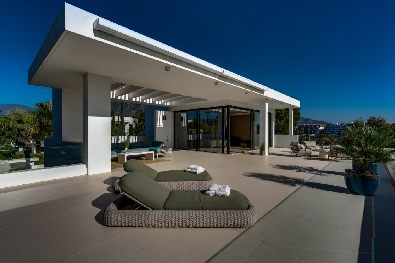 FOR SALE 🏡 Contemporary 5-Bedroom Villa with Panoramic Sea Views – Las Lomas del Marbella Club, Golden Mile, Marbella 🇪🇸