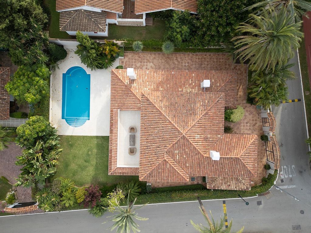 Villa for sale Los Monteros Marbella East