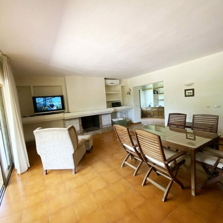 Large villa with mature gardens and pool near Marbella centre, El Mirador