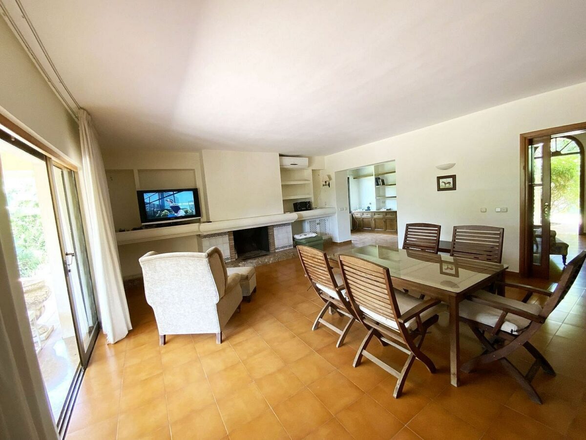 Large villa with mature gardens and pool near Marbella centre, El Mirador