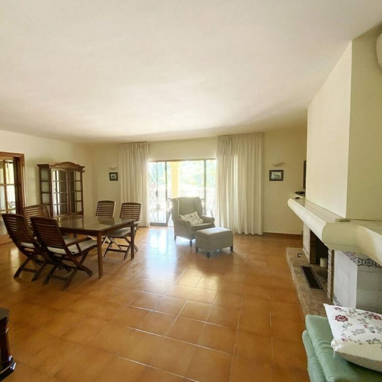 Large villa with mature gardens and pool near Marbella centre, El Mirador