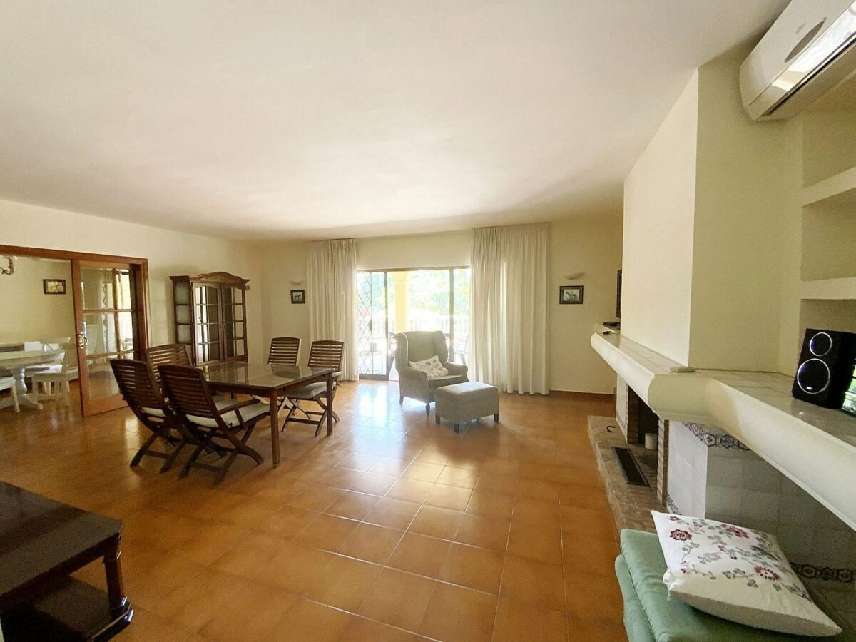 Large villa with mature gardens and pool near Marbella centre, El Mirador