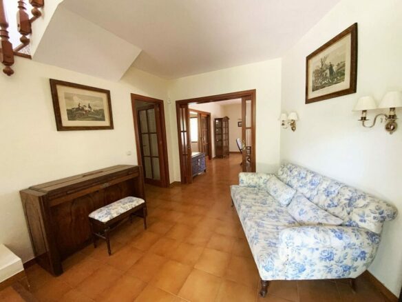 Large villa with mature gardens and pool near Marbella centre, El Mirador