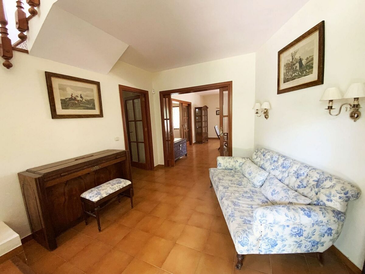 Large villa with mature gardens and pool near Marbella centre, El Mirador
