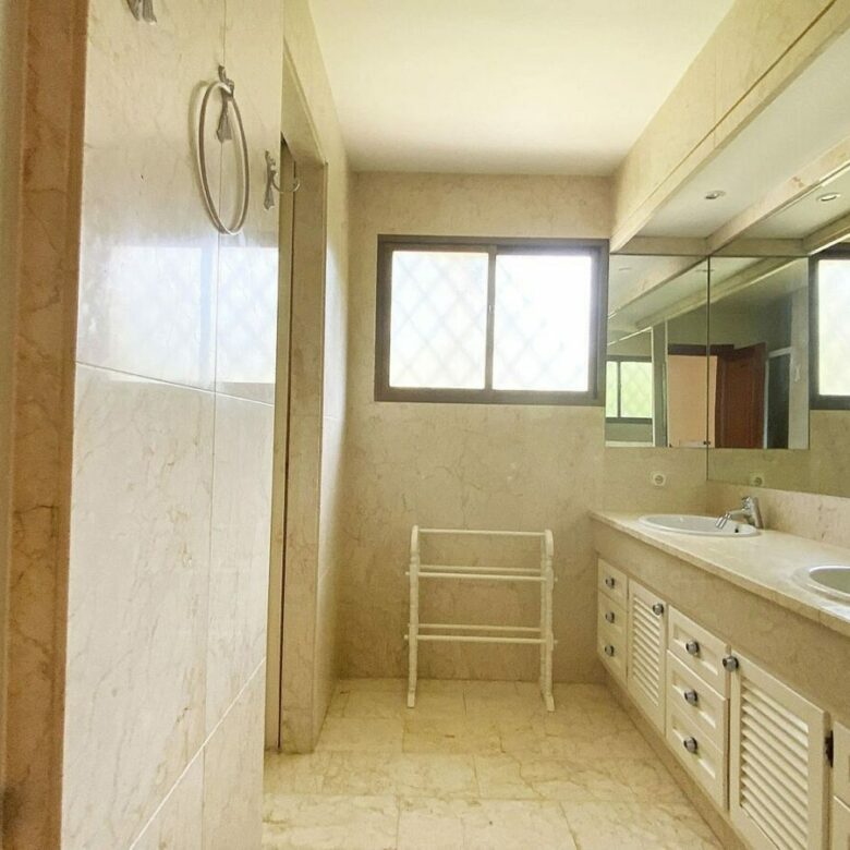 Large villa with mature gardens and pool near Marbella centre, El Mirador
