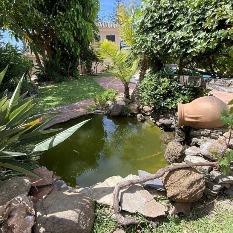 Large villa with mature gardens and pool near Marbella centre, El Mirador